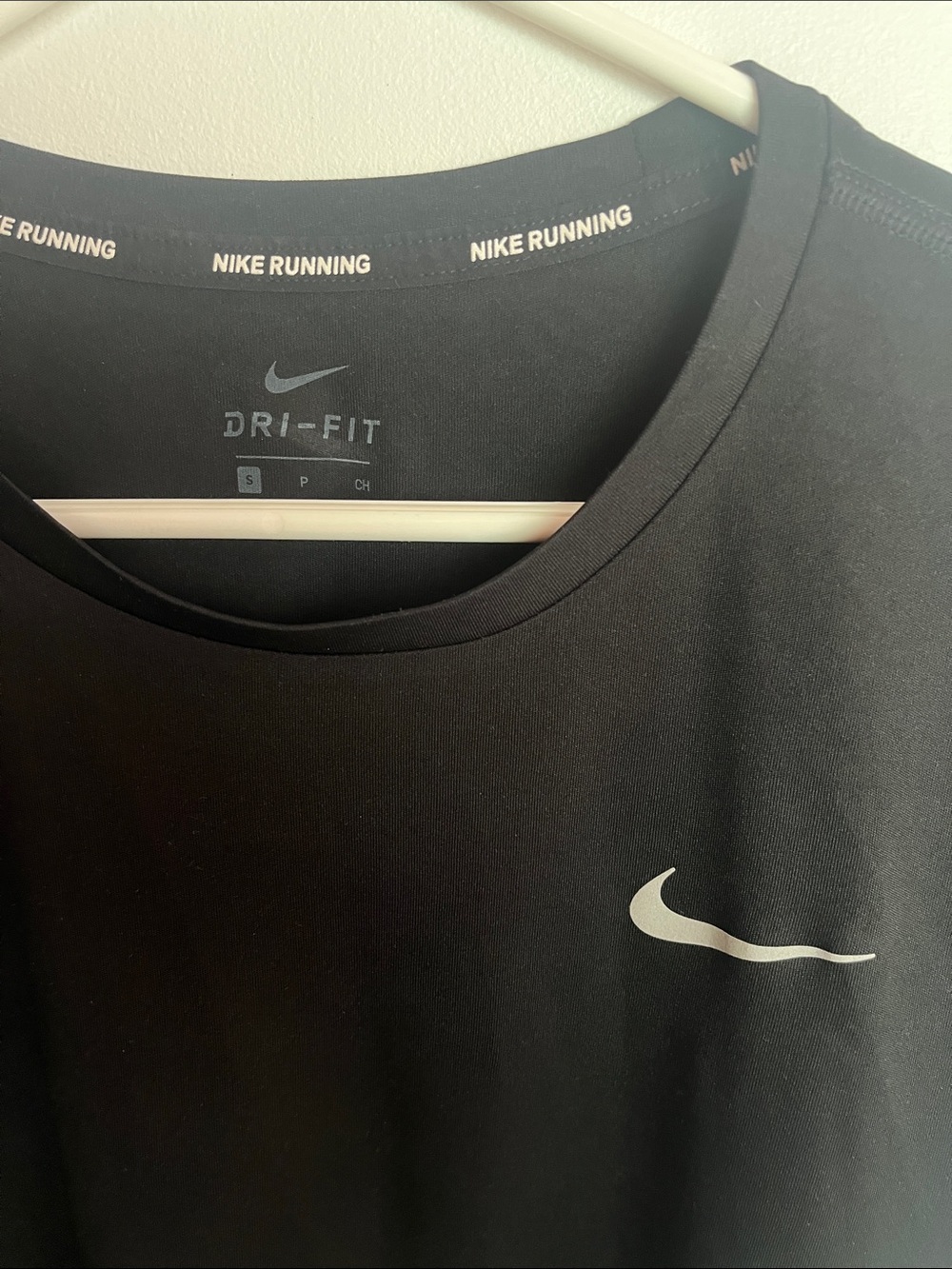 Nike Dri Fit Short Sleeve Size Small - Picture 2 of 3